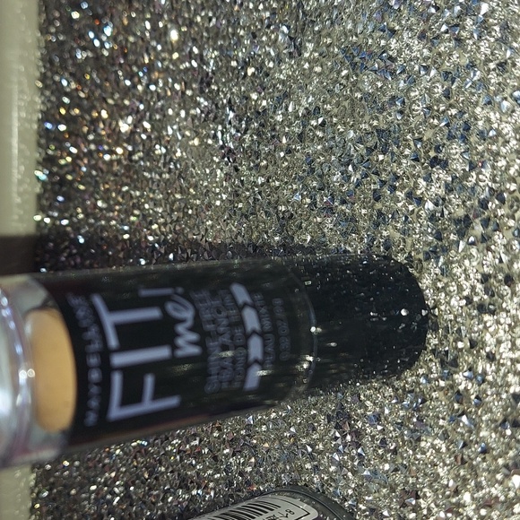 3 bundle products, 2 foundations and sponges - Picture 5 of 12